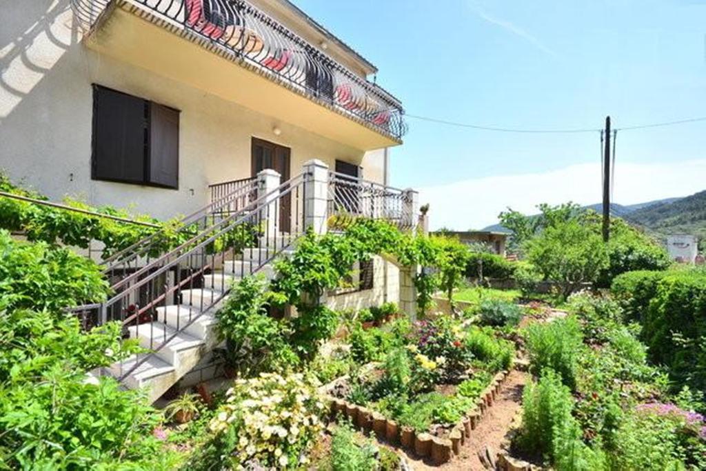 Apartments Vrisnik Jelsa  Bagian luar foto